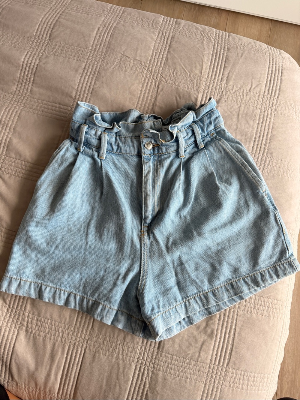Zara High Waist Paperbag Denim Shorts Light Wash Size 4 / EU 36